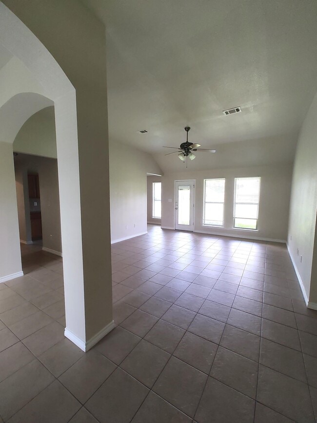 5460 Westmeadow Ln in Lumberton, TX - Building Photo - Building Photo