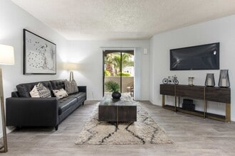 Stonybrook Apartments in Phoenix, AZ - Foto de edificio - Building Photo