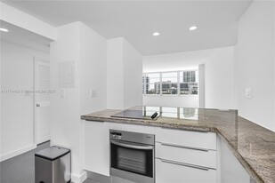 20 Island Ave in Miami Beach, FL - Building Photo
