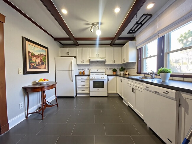 property at 1400 King St E