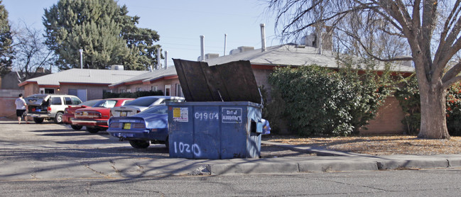 1020 Madeira SE in Albuquerque, NM - Building Photo - Building Photo