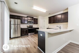 4455 Oak Pointe Dr in Winston-Salem, NC - Foto de edificio - Building Photo