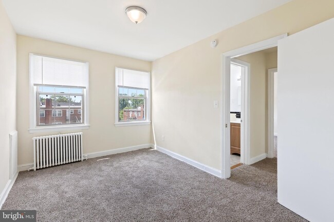 property at 215 Oakwood St SE