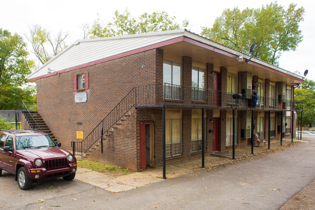 Twin Oaks Apartment in Birmingham, AL - Building Photo