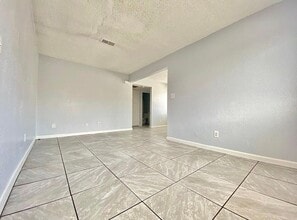 1313 Bernard St in Bakersfield, CA - Building Photo - Building Photo