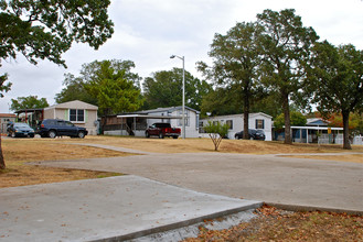 Hickory Creek in Denton, TX - Building Photo - Building Photo