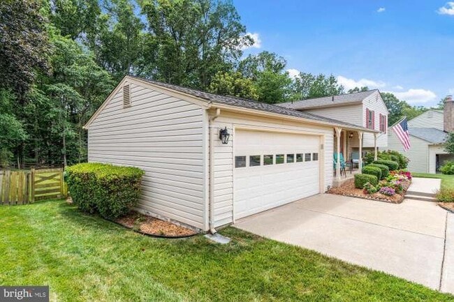 3229 Manitoba Dr in Woodbridge, VA - Foto de edificio - Building Photo