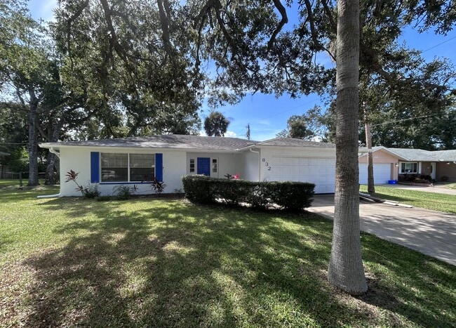 832 Lucerne Cir in Ormond Beach, FL - Building Photo - Building Photo