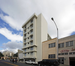 The Banyan Ala Moana in Honolulu, HI - Building Photo - Building Photo