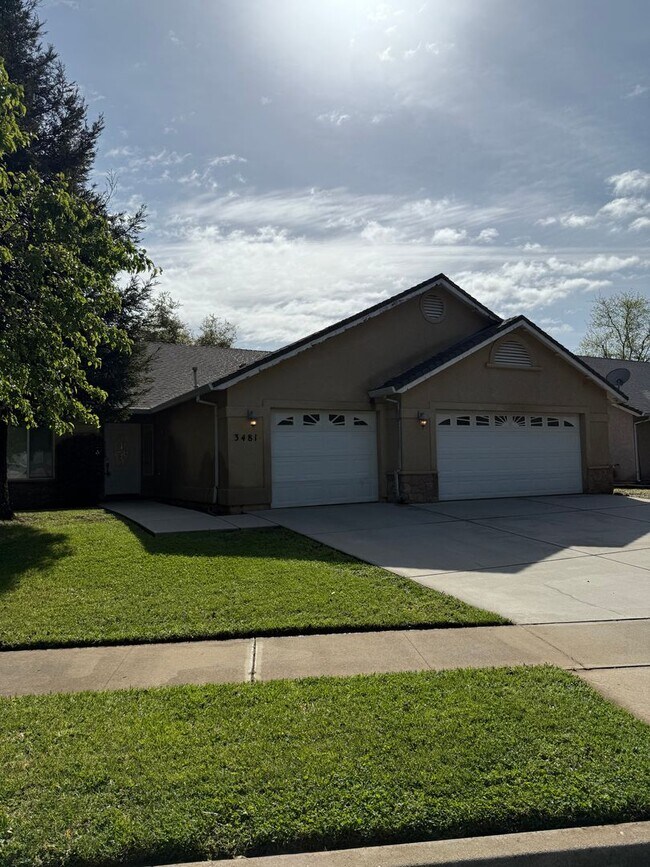 3481 Cockerill Dr in Redding, CA - Building Photo - Building Photo