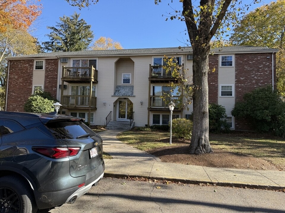 387 Adams St in Abington, MA - Building Photo