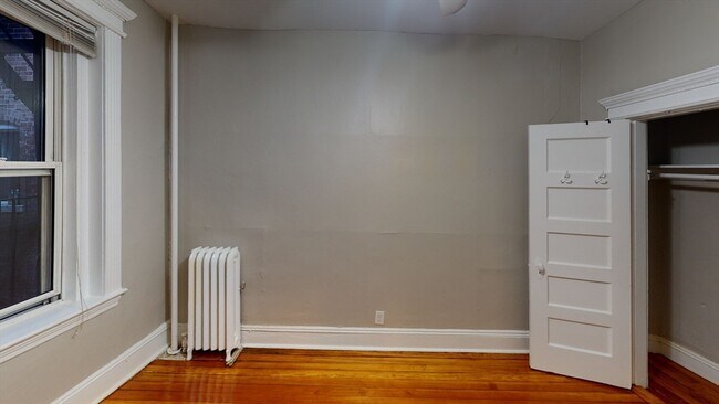 65 Burbank St, Unit 21 in Boston, MA - Foto de edificio - Building Photo