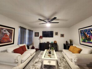 17090 NE 14th Ave, Unit 211 in North Miami Beach, FL - Building Photo - Building Photo