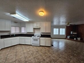 2401 W Olive Ave in Porterville, CA - Building Photo - Building Photo