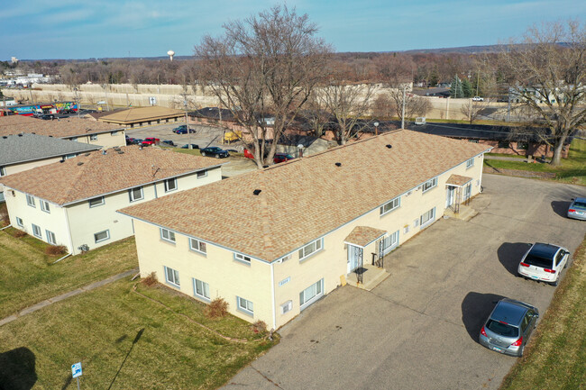 2210 18 1/2 Ave NW, Unit 4 in Rochester, MN - Foto de edificio - Building Photo