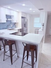 545 Oaks Ln, Unit 204 in Pompano Beach, FL - Foto de edificio - Building Photo