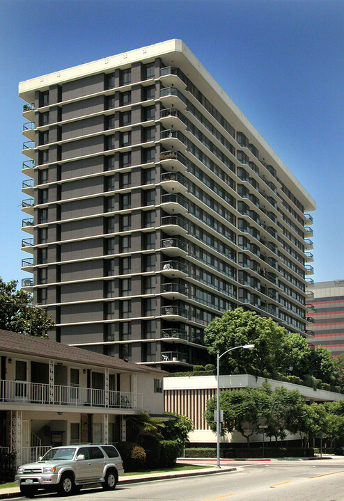 Monterey Island in Glendale, CA - Building Photo