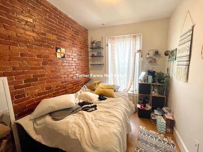 836 Huntington Ave, Unit 3 in Boston, MA - Foto de edificio - Building Photo