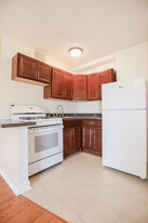 911 W Lawrence Ave, Unit #403 Apartments