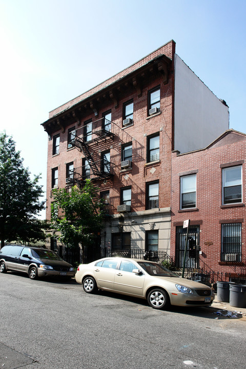 88 16th St in Brooklyn, NY - Building Photo