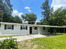 7007 Red Robin Dr in Jacksonville, FL - Building Photo