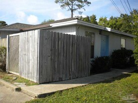 3262 Maplewood Dr in Gulf Breeze, FL - Building Photo