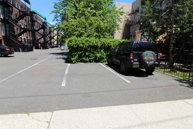 600 Jefferson St-Unit -B in Hoboken, NJ - Building Photo - Building Photo