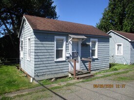 2911 Aberdeen Ave in Hoquiam, WA - Building Photo