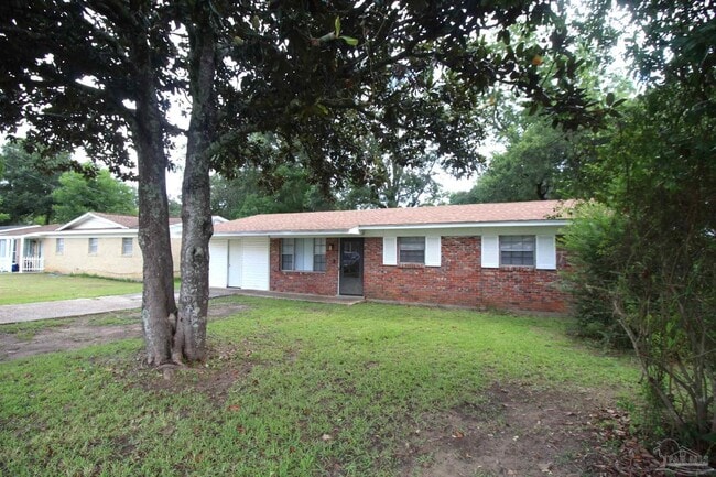 404 Ladybird Ln in Pensacola, FL - Building Photo - Building Photo