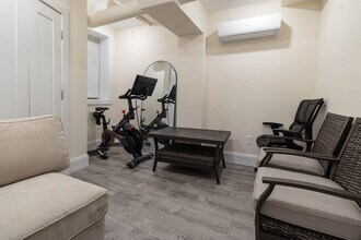 24 Peterborough St, Unit 33 in Boston, MA - Foto de edificio - Building Photo