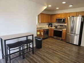 7347 N Black Canyon Hwy in Phoenix, AZ - Building Photo - Building Photo