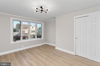 360 E Franklin St in Hamilton Township, NJ - Building Photo - Building Photo