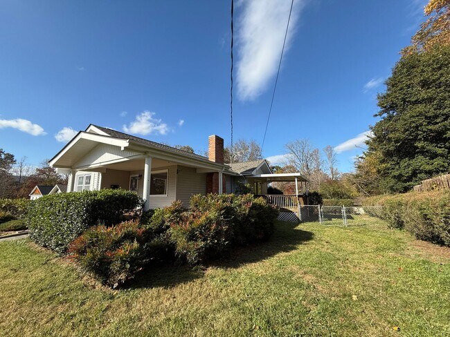 59 Deaverview Rd in Asheville, NC - Foto de edificio - Building Photo