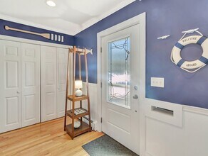 16 Manomet Ave in Hull, MA - Building Photo - Building Photo