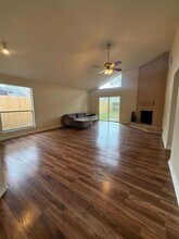10550 Walnut Glen Dr in Houston, TX - Building Photo - Building Photo