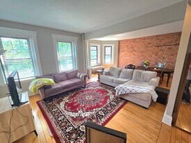 1165 Commonwealth Ave, Unit 5 in Boston, MA - Building Photo