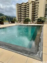 1717 Mott Smith Dr in Honolulu, HI - Building Photo
