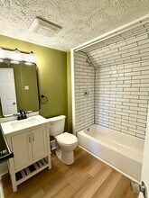 1054 Vance Ave, Unit Vance Avenue Apartment 1 in Coraopolis, PA - Building Photo - Building Photo