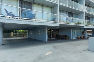2233 Ala Wai Blvd in Honolulu, HI - Foto de edificio - Building Photo