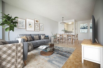 The Elmwoods in Mississauga, ON - Building Photo - Building Photo
