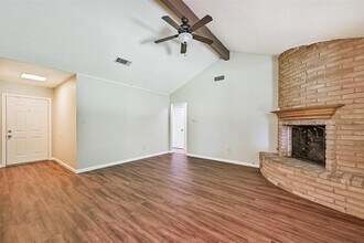 504 Kingsbury Ln in Friendswood, TX - Foto de edificio - Building Photo