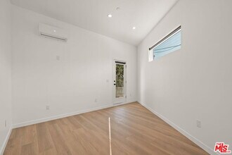 257 S Park View St in Los Angeles, CA - Building Photo - Building Photo