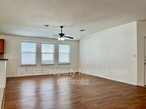 7833 Squirrel Hollow Dr in Georgetown, TX - Building Photo - Building Photo