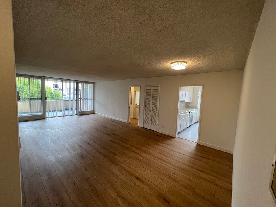 1050 Euclid in Santa Monica, CA - Building Photo