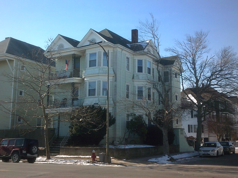 653 Brock Ave in New Bedford, MA - Building Photo