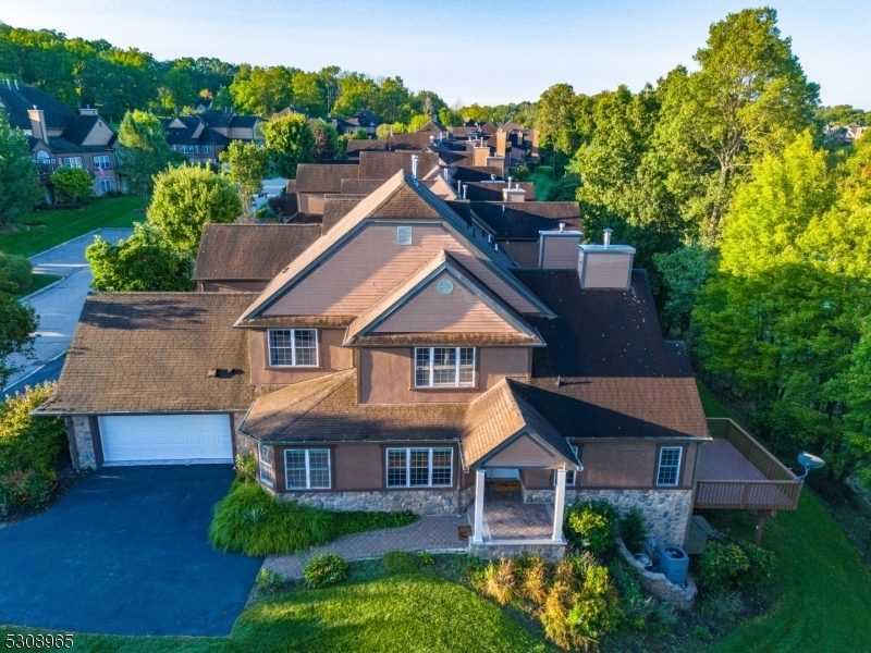 81 Bracken Hill Rd in Hamburg, NJ - Building Photo