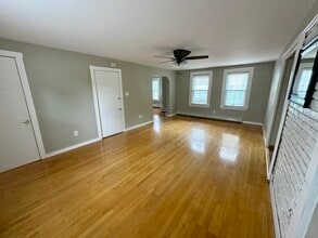 24 Briggs St, Unit 24 Briggs st flr 1 in Taunton, MA - Foto de edificio - Building Photo
