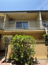 5255 Satsuma Ave in Los Angeles, CA - Building Photo - Building Photo