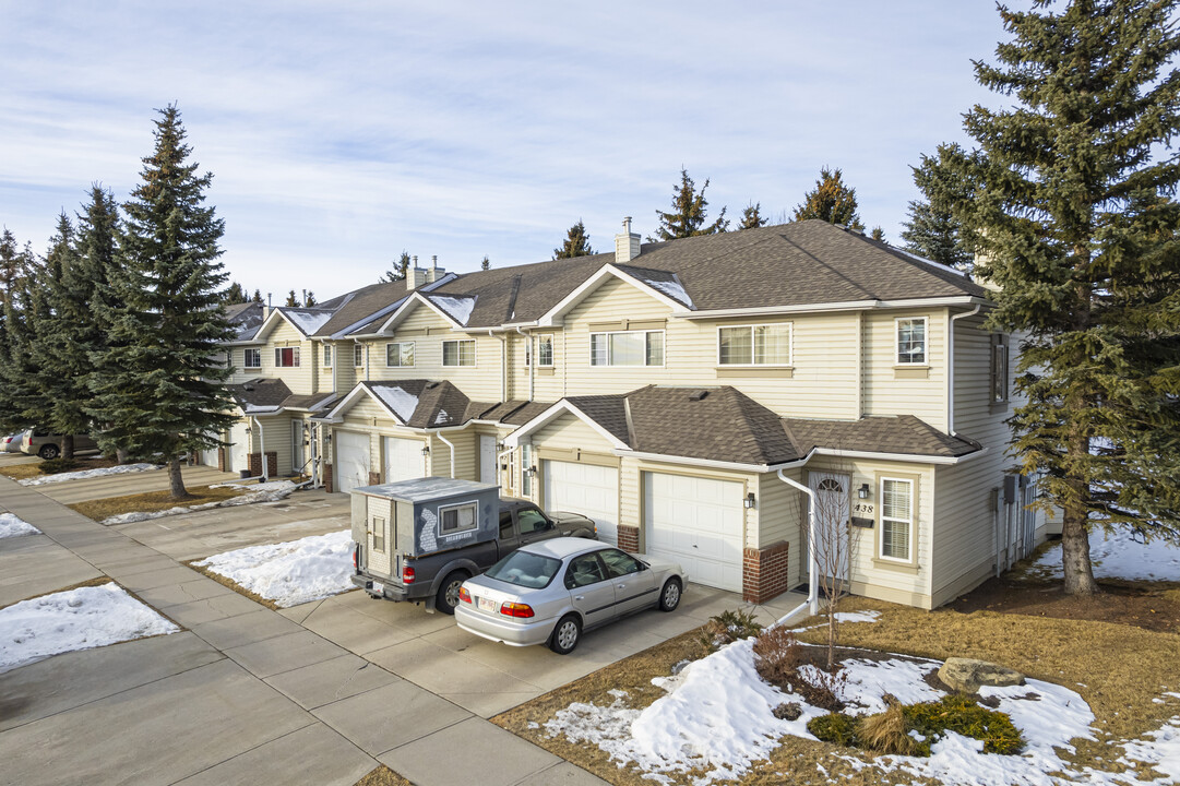 456 Millrise Dr SW in Calgary, AB - Building Photo