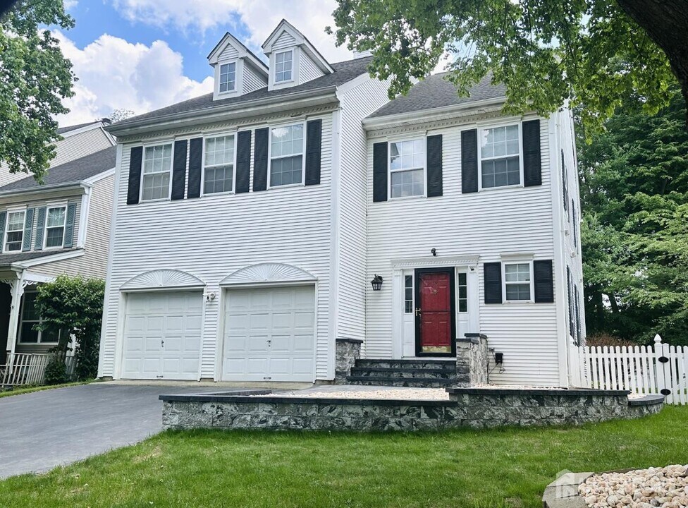 96 Marion Dr in Plainsboro, NJ - Building Photo